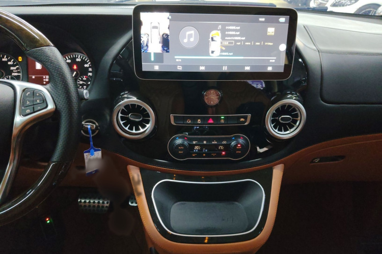 奔驰 威霆 2018款 2.0T 精英版 7座 国V局部细节16