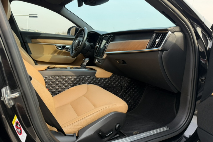 沃尔沃S90 2019款 T5 智雅版中控内饰7004