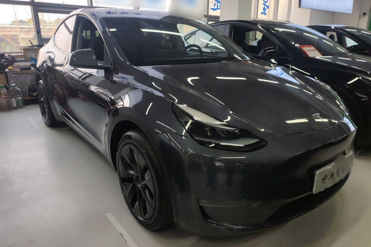 特斯拉 Model Y 2023款 长续航全轮驱动版车身外观3