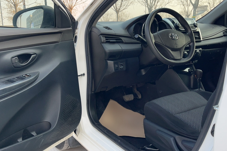 丰田 威驰 2014款 1.5L 自动智臻版中控内饰7002