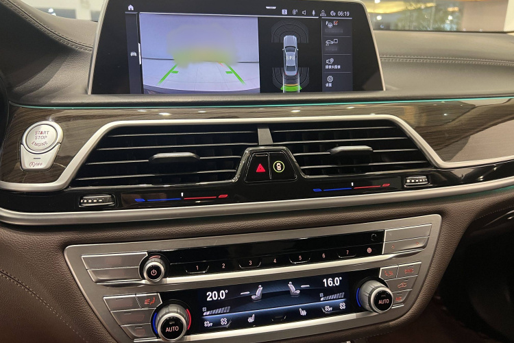 宝马7系 2019款 730Li 豪华套装中控内饰7003
