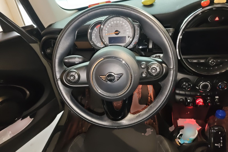 MINI 2018款 1.5T COOPER 经典派中控内饰13