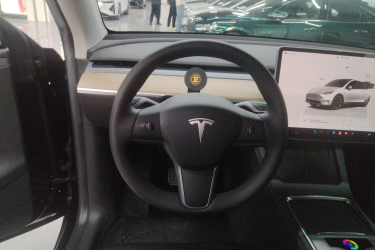 特斯拉 Model Y 2022款 后轮驱动版中控内饰13