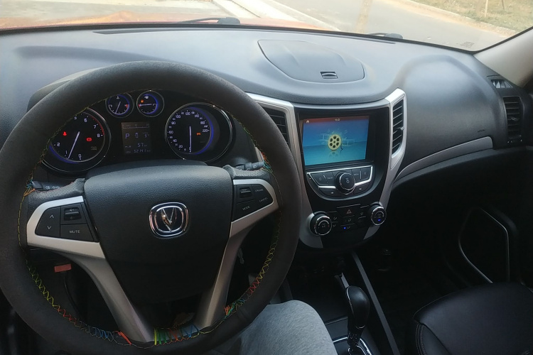 长安CS35 2016款 1.6L 自动豪华型 国V中控内饰12