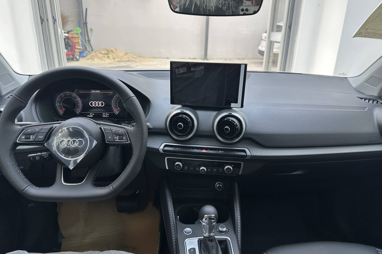 奥迪Q2L 2025款 35TFSI 时尚动感型中控内饰7001