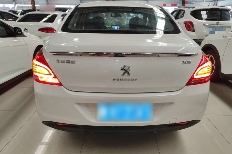 标致308 2014款 乐享版 经典 1.6L 自动优尚型车身外观6