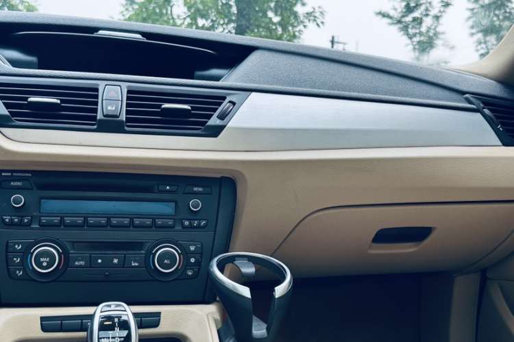 宝马X1 2012款 sDrive20i 领先型中控内饰7002