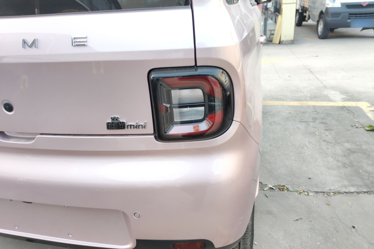 吉利银河 熊猫 2025款 210km 元气熊车身外观9