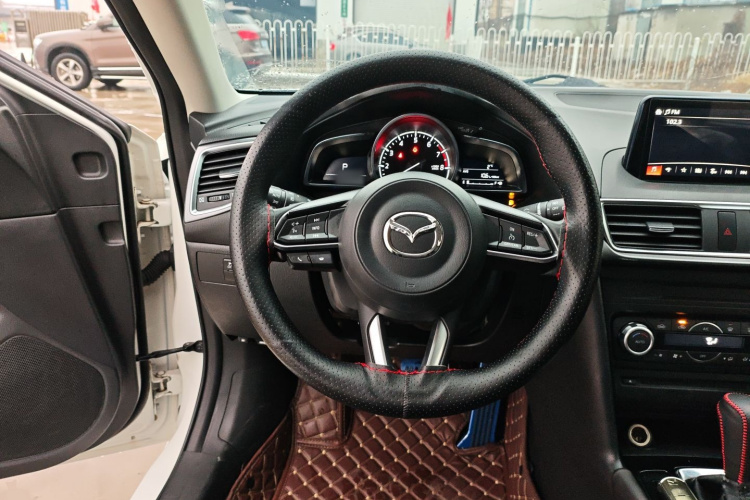 马自达3 昂克赛拉 2017款 两厢 2.0L 自动运动型 国V中控内饰13