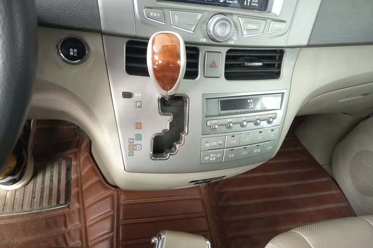 比亚迪M6 2015款 2.4L 自动尊贵版局部细节18