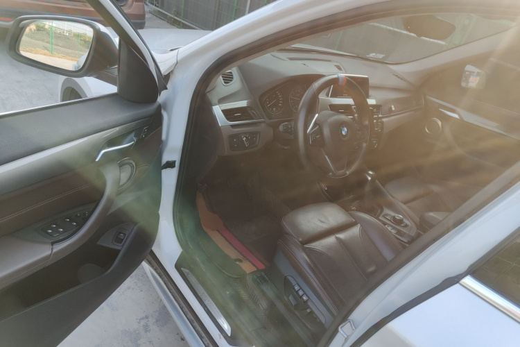宝马X1 2018款 sDrive18Li 尊享型中控内饰20