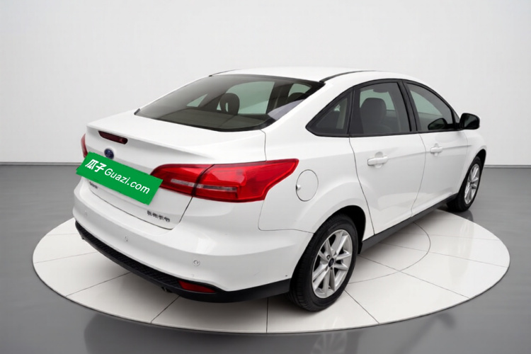 福特 福克斯 2015款 三厢 1.6L 手动风尚型车身外观7