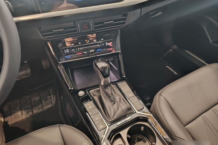 大众 帕萨特新能源 2025款 430PHEV 混动商务版中控内饰7006