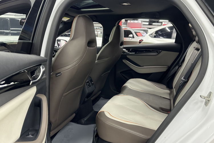 比亚迪 秦PLUS 2023款  冠军版 DM-i 120KM超越型中控内饰7009