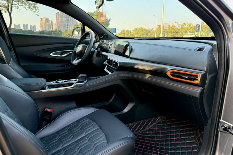 长安UNI-T 2022款 1.5T 运动版 尊贵型中控内饰7002