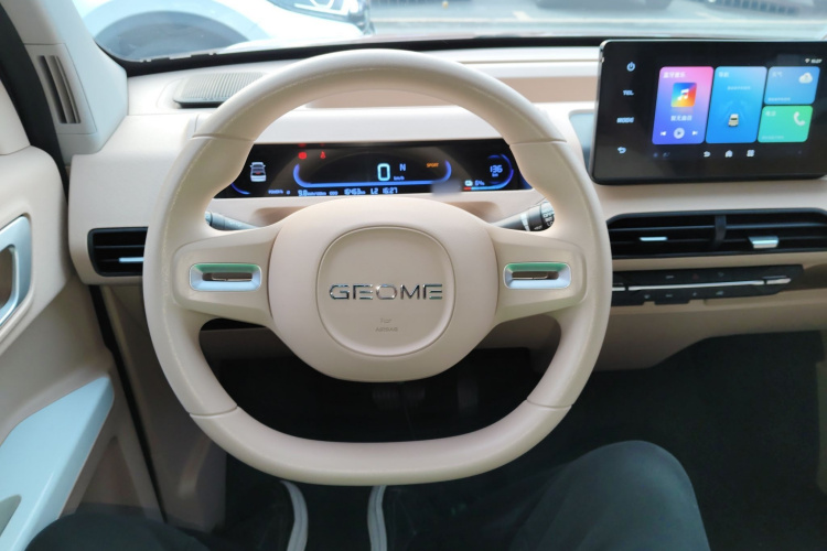 吉利银河 2023款 熊猫mini 200km 耐力熊中控内饰13