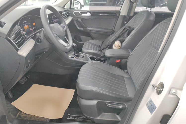 大众 途观L 2022款 330TSI 自动两驱舒享版中控内饰19