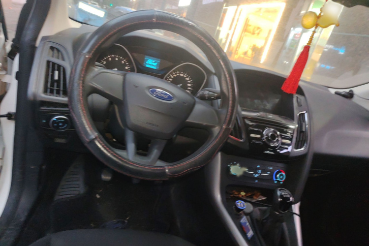 福特 福克斯 2017款 两厢 1.6L 手动舒适型智行版局部细节13