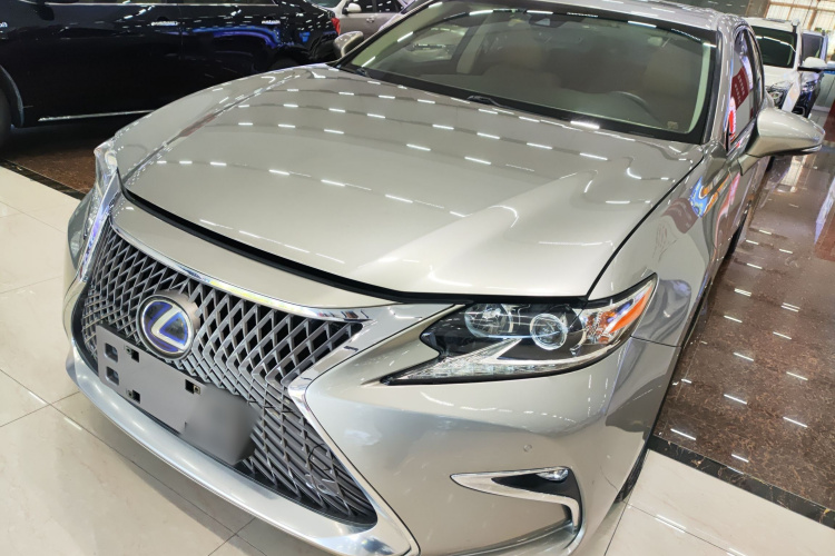 雷克萨斯ES 2015款 300h 舒适版车身外观1