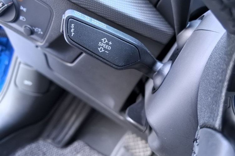 奥迪Q2L 2018款 35 TFSI 上市专享版 国V中控内饰7012