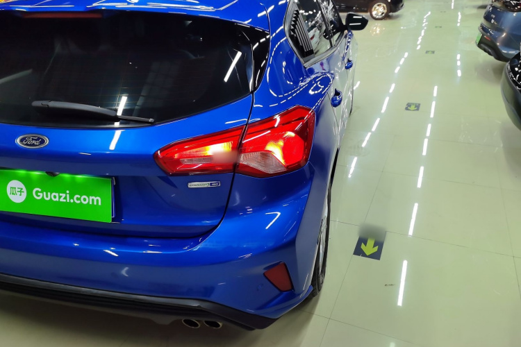 福特 福克斯 2020款 两厢 EcoBoost 180 自动锋潮型车身外观9