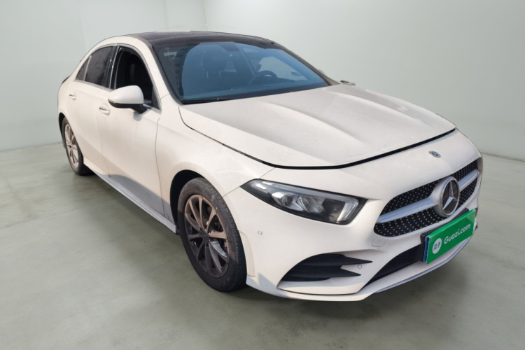 奔驰A级 2022款 改款 A 200 L 运动轿车动感型车身外观3