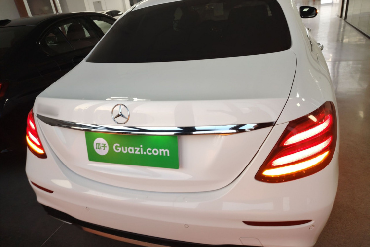 奔驰E级 2016款 E 300 L 运动豪华型车身外观6