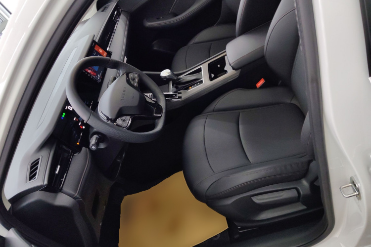 荣威i5 2024款 1.5L CVT尊荣版中控内饰19