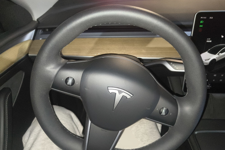 特斯拉 Model Y 2022款 改款 后轮驱动版中控内饰13