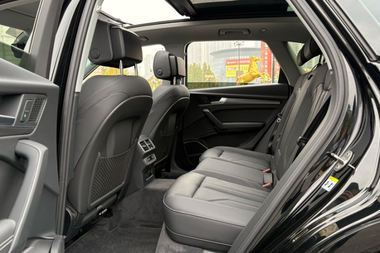 奥迪Q5L 2022款 45T 豪华动感型中控内饰7007