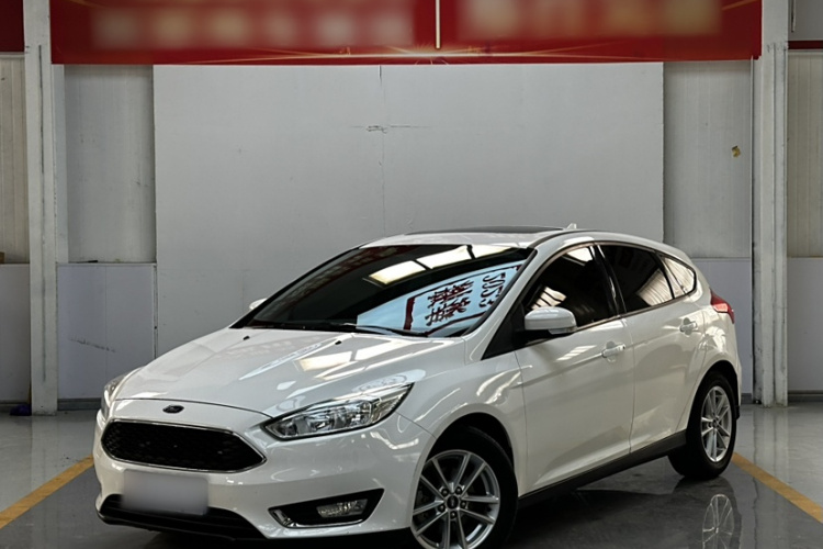 福特 福克斯 2017款 两厢 1.6L 自动风尚型智行版车身外观1