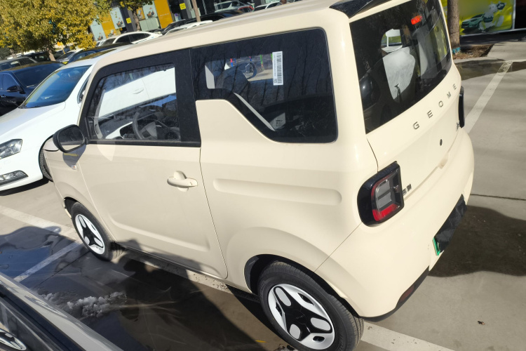 吉利银河 熊猫 2025款 210km 元气熊车身外观4