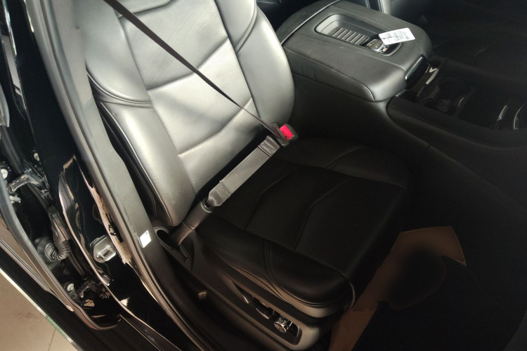 凯迪拉克 凯雷德ESCALADE 2017款 6.2L ESV铂金版加长型局部细节41