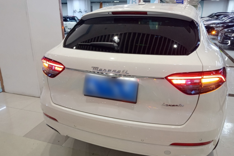 玛莎拉蒂 Levante 2022款 2.0T GT锋芒版车身外观6