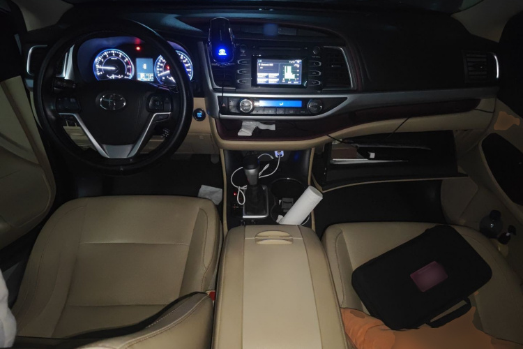 丰田 汉兰达 2015款 2.0T 四驱豪华版 7座中控内饰12