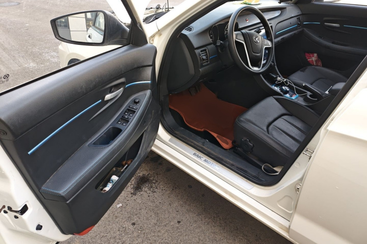 北汽新能源EU 2018款 EU快换乐途版中控内饰7003