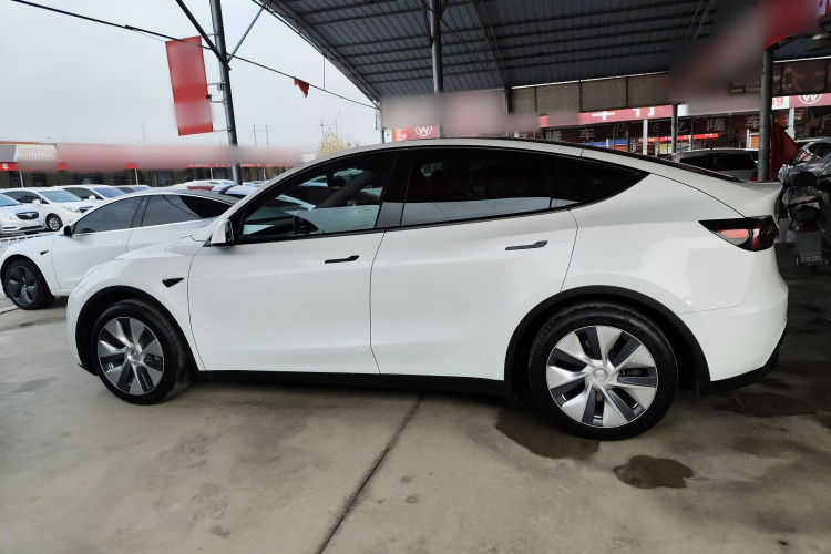 特斯拉 Model Y 2022款 改款 后轮驱动版车身外观4
