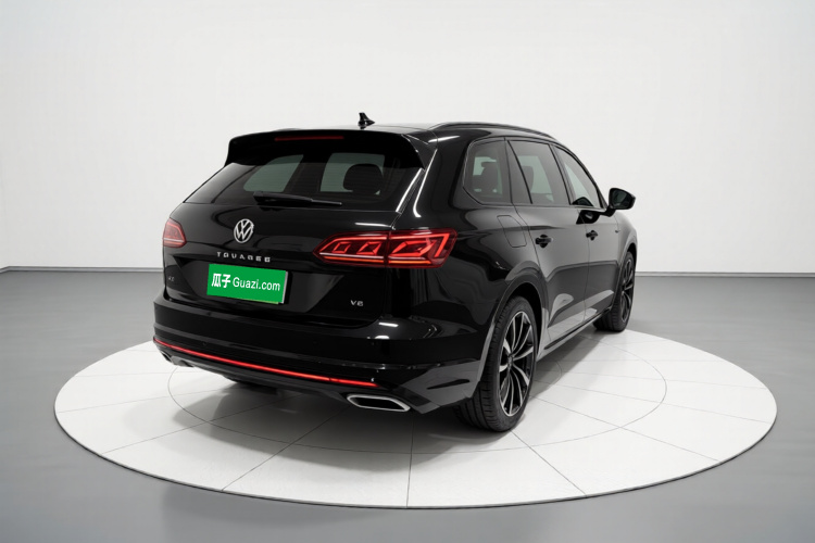 大众 途锐 2023款 3.0TSI 锐享版 曜黑运动套装车身外观7