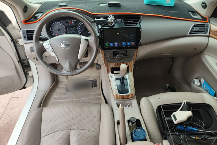日产 轩逸 2014款 1.6XV CVT尊享版中控内饰12