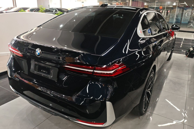 宝马5系 2024款 530Li 领先型 豪华套装车身外观7