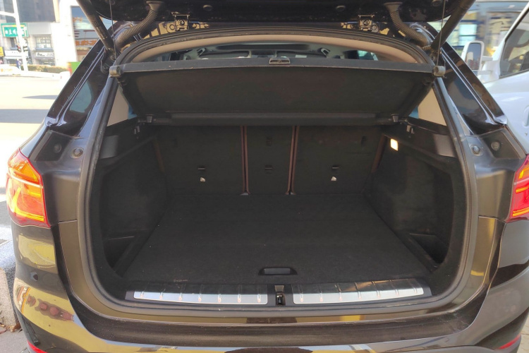 宝马X1 2019款 xDrive20Li 尊享型机舱底盘23