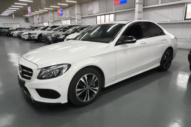 奔驰C级 2018款 C 200 运动版车身外观4