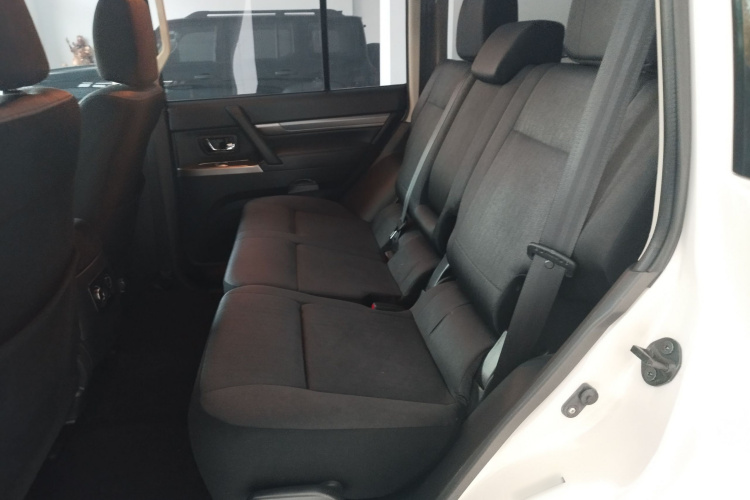 三菱 帕杰罗（平行进口）中控内饰7003