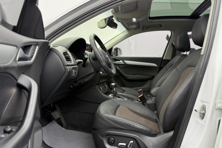 奥迪Q3 2018款 30周年年型 30 TFSI 时尚型中控内饰7004