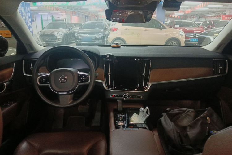 沃尔沃S90新能源 2020款 T8 E驱混动 智逸豪华版中控内饰12