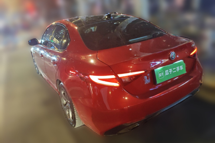 阿尔法·罗密欧 Giulia朱丽叶 2017款 2.0T 280HP Milano限量版车身外观5