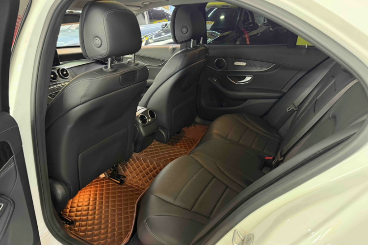 奔驰C级 2015款 改款 C 200 L 运动型中控内饰7002