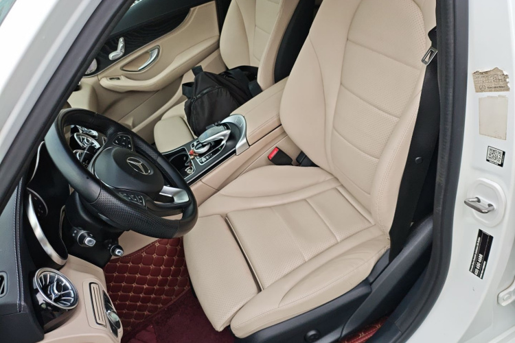 奔驰C级 2018款 C 180 L 时尚型运动版中控内饰19