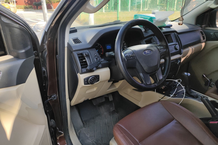 福特 撼路者 2017款 2.0T 汽油自动四驱菁英版 5座中控内饰20