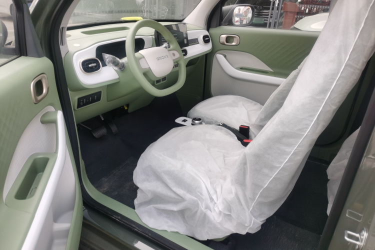 吉利银河 2025款 210km 熊猫骑士中控内饰19